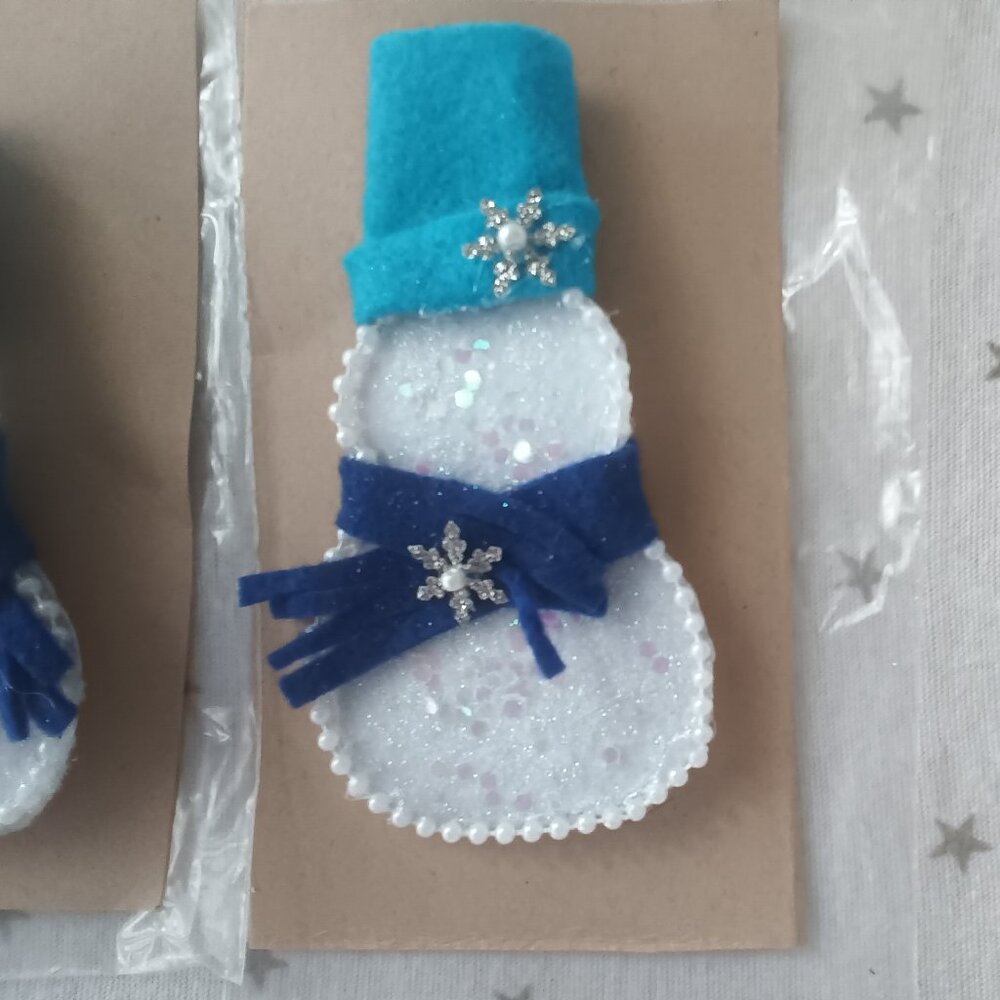 2 sparkly snowman pins - Picture 2 of 3